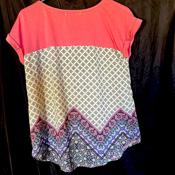 Very light and comfortable shirt. - Picture 2 of 4